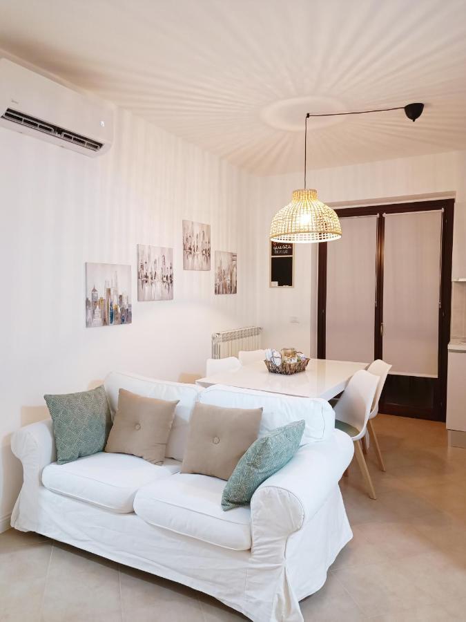 Ai Castelli Apartment - Locazione Turistica Cin It58060C2Fhnreg9A Colonna Exterior foto